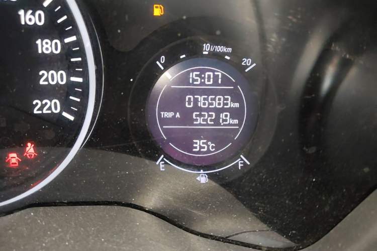 Used Honda Vezel 2017 1.8L CVT Front-Wheel Drive Pioneer Edition Odometer Close Up
