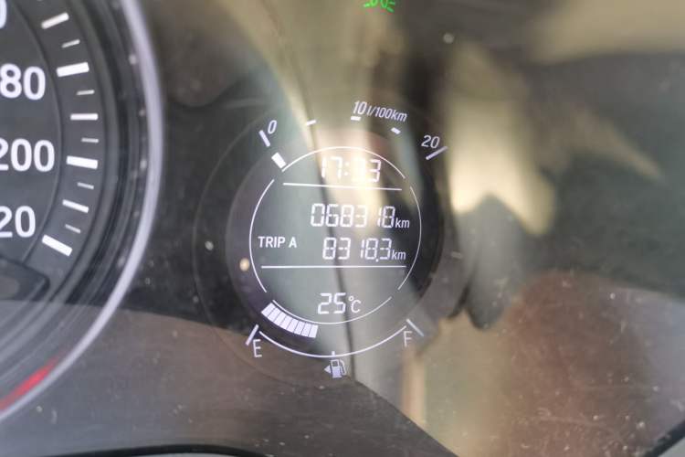 Used Honda Vezel 2017 1.8L CVT Front-Wheel Drive Pioneer Edition Odometer Close Up