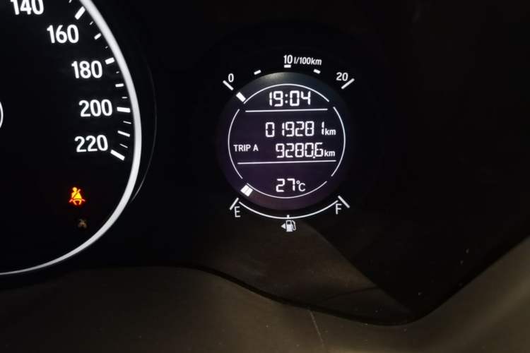 Used Honda Vezel 2017 1.8L CVT Front-Wheel Drive Pioneer Edition Odometer Close Up