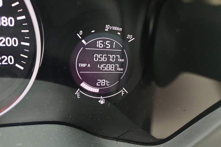 Used Honda Vezel 2017 1.5L CVT 2WD Comfort Model Odometer Close Up