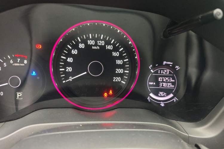 Used Honda Vezel 2017 1.8L CVT Front-Wheel Drive Pioneer Edition Odometer Close Up