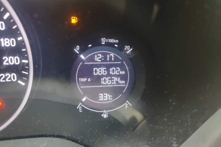 Used Honda Vezel 2017 1.8L CVT Front-Wheel Drive Pioneer Edition Odometer Close Up