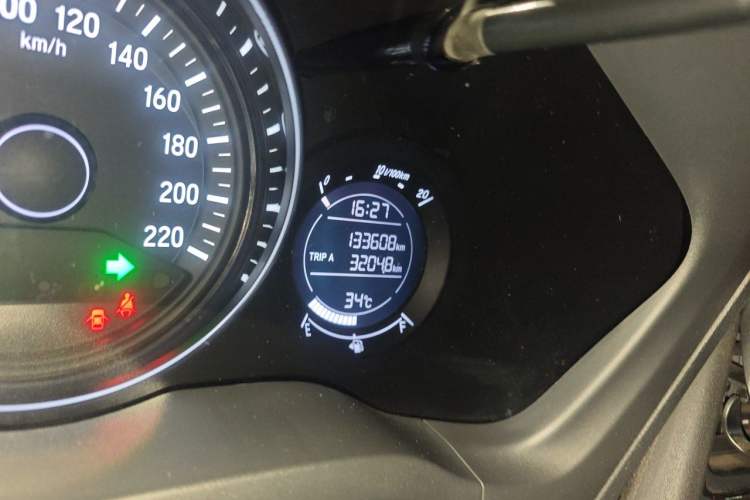 Used Honda Vezel 2017 1.5L CVT 2WD Comfort Model Odometer Close Up