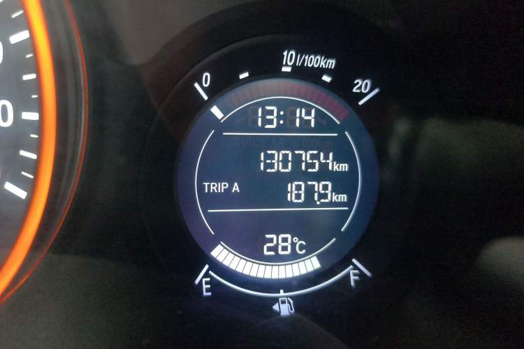 Used Honda Vezel 2017 1.8L CVT Front-Wheel Drive Pioneer Edition Odometer Close Up