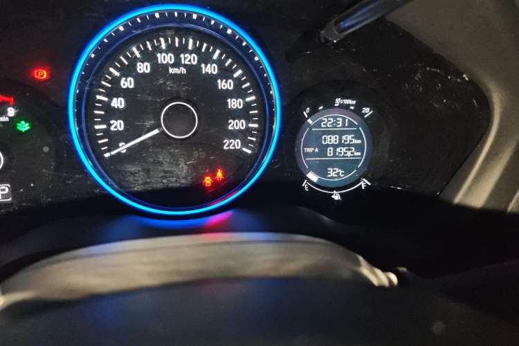Used Honda Vezel 2017 1.8L CVT Front-Wheel Drive Pioneer Edition Odometer Close Up