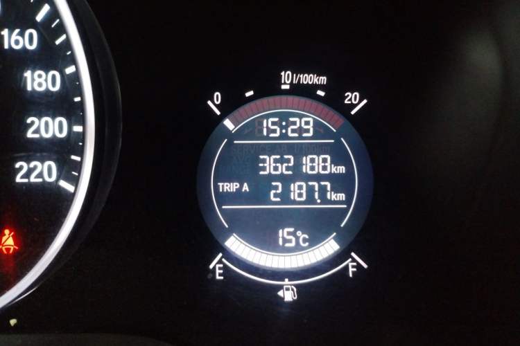 Used Honda Vezel 2017 1.5L CVT 2WD Comfort Model Odometer Close Up
