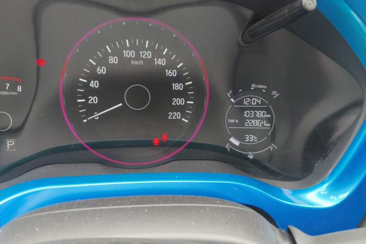 Used Honda Vezel 2017 1.8L CVT Front-Wheel Drive Pioneer Edition Odometer Close Up