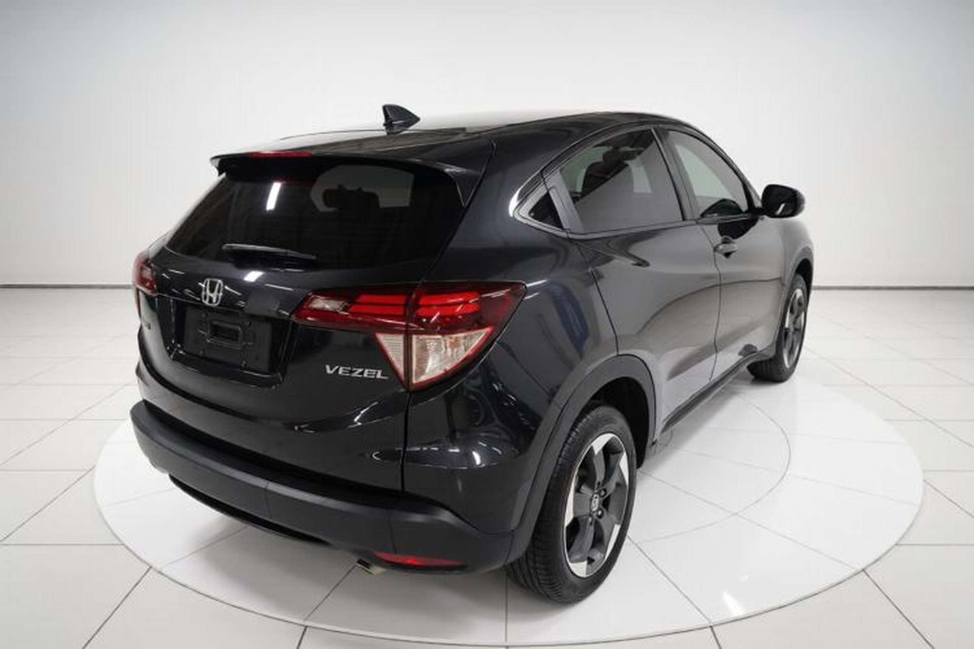 Used Honda Vezel 2017 1.8L CVT Front-Wheel Drive Pioneer Edition Rear Right 45 Deg