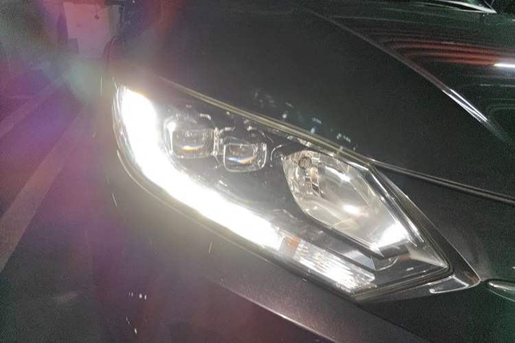 Used Honda Vezel 2017 1.8L CVT Front-Wheel Drive Pioneer Edition Right Front Headlight