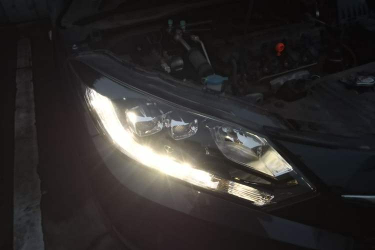 Used Honda Vezel 2017 1.8L CVT Front-Wheel Drive Pioneer Edition Right Front Headlight