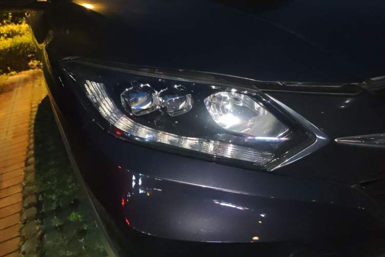 Used Honda Vezel 2017 1.8L CVT Front-Wheel Drive Pioneer Edition Right Front Headlight