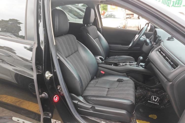 Used Honda Vezel 2017 1.8L CVT Front-Wheel Drive Pioneer Edition Right Front Seat