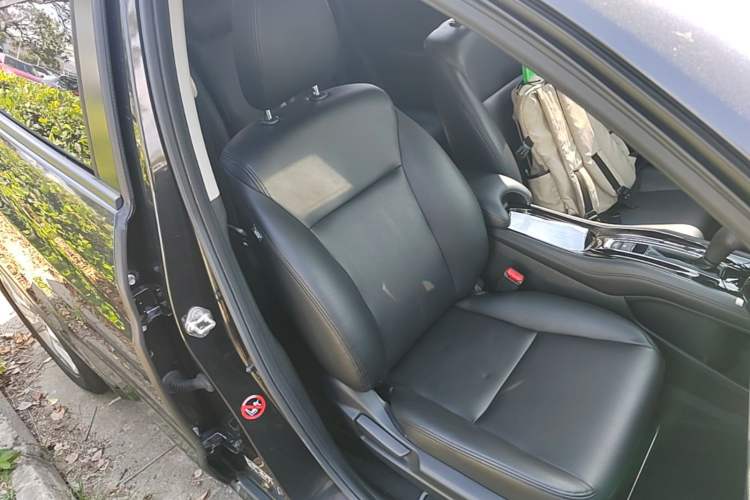 Used Honda Vezel 2017 1.5L CVT 2WD Comfort Model Right Front Seat