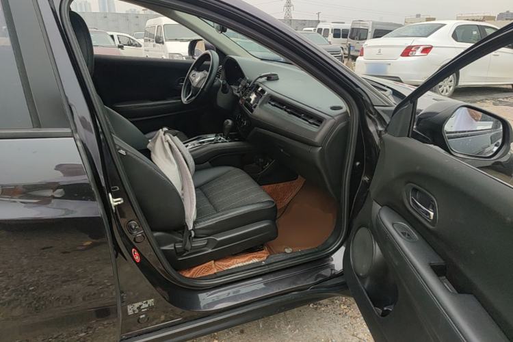 Used Honda Vezel 2017 1.8L CVT Front-Wheel Drive Pioneer Edition Right Front Seat