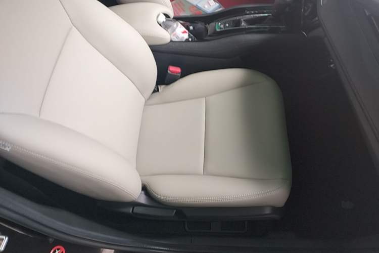 Used Honda Vezel 2017 1.5L CVT 2WD Comfort Model Right Front Seat
