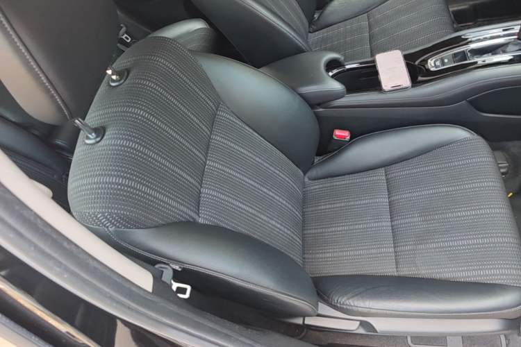 Used Honda Vezel 2017 1.8L CVT 2WD Elite Model Right Front Seat