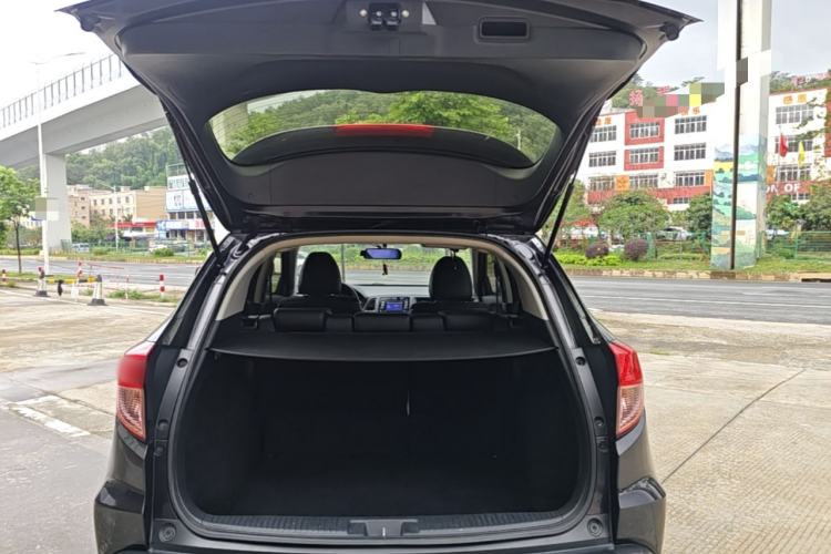 Used Honda Vezel 2017 1.8L CVT 2WD Elite Model Trunk