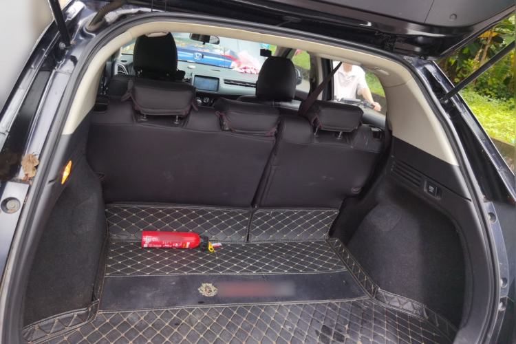 Used Honda Vezel 2017 1.5L CVT 2WD Comfort Model Trunk