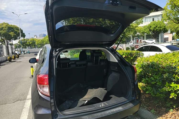 Used Honda Vezel 2017 1.5L CVT 2WD Comfort Model Trunk
