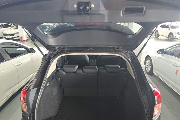 Used Honda Vezel 2017 1.5L CVT 2WD Comfort Model Trunk
