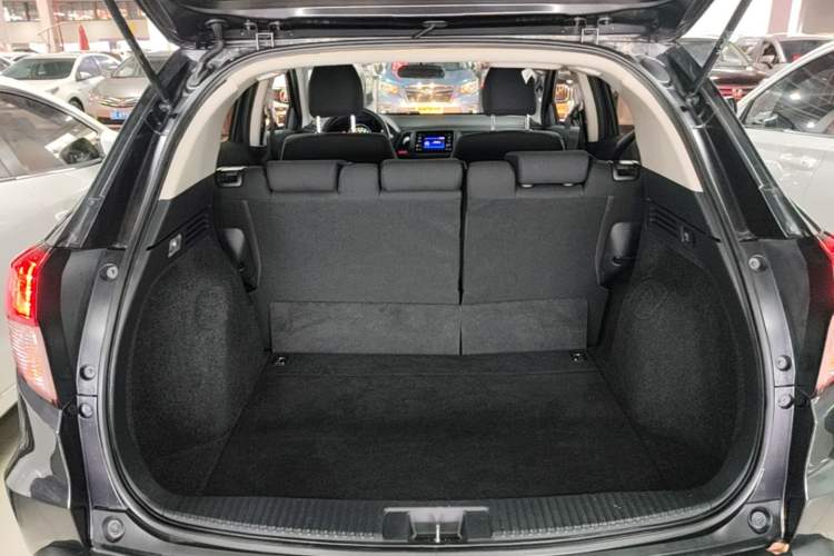 Used Honda Vezel 2017 1.5L CVT 2WD Comfort Model Trunk
