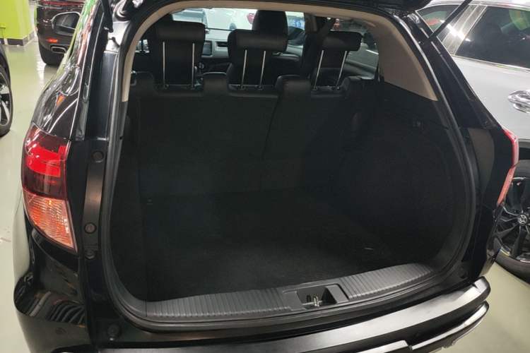 Used Honda Vezel 2017 1.8L CVT Front-Wheel Drive Pioneer Edition Trunk