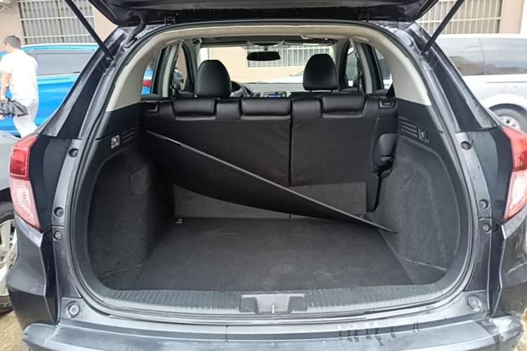 Used Honda Vezel 2017 1.8L CVT Front-Wheel Drive Pioneer Edition Trunk