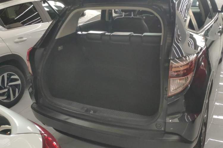 Used Honda Vezel 2017 1.8L CVT Front-Wheel Drive Pioneer Edition Trunk