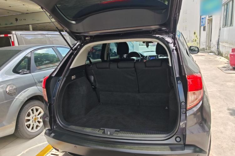Used Honda Vezel 2017 1.5L CVT 2WD Comfort Model Trunk