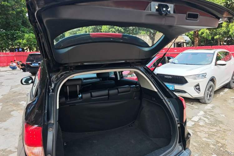 Used Honda Vezel 2017 1.8L CVT 2WD Elite Model Trunk