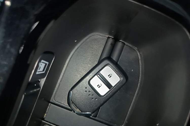 Used Honda Vezel 2017 1.8L CVT Front-Wheel Drive Pioneer Edition Vehicle Key