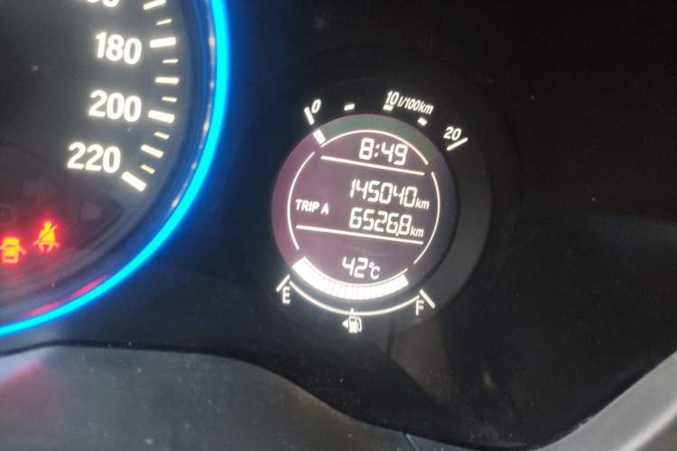 Used Honda Vezel 2017 1.5L CVT 2WD Comfort Model Odometer Close Up
