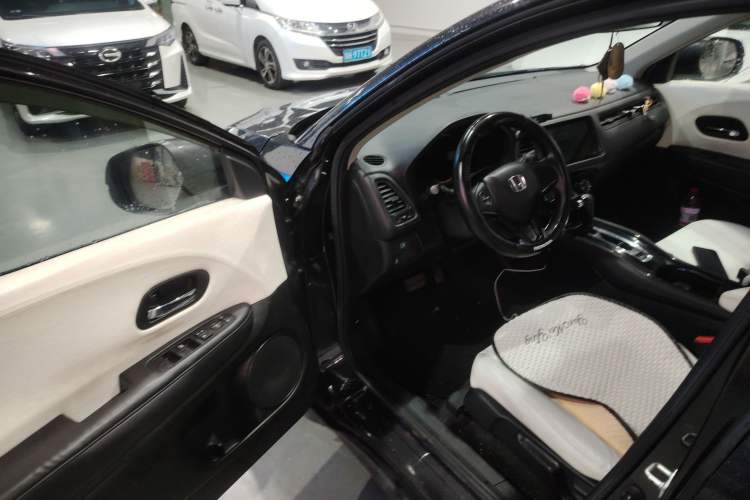 Used Honda Vezel 2017 1.8L CVT Front-Wheel Drive Pioneer Edition Driver Seat
