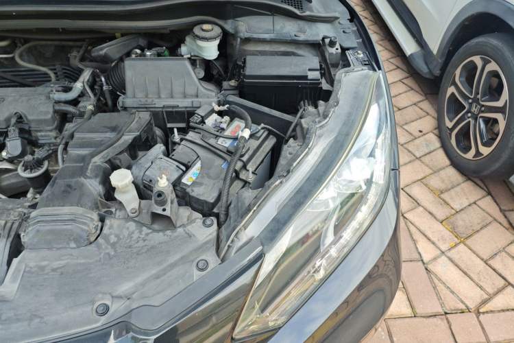Used Honda Vezel 2017 1.8L CVT Two-Wheel Drive Luxury Model Engine Bay Left