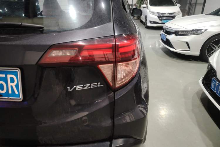 Used Honda Vezel 2017 1.8L CVT Front-Wheel Drive Pioneer Edition Exterior 3
