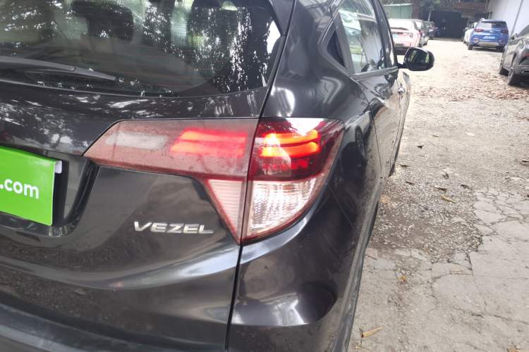 Used Honda Vezel 2017 1.8L CVT Front-Wheel Drive Pioneer Edition Exterior 6