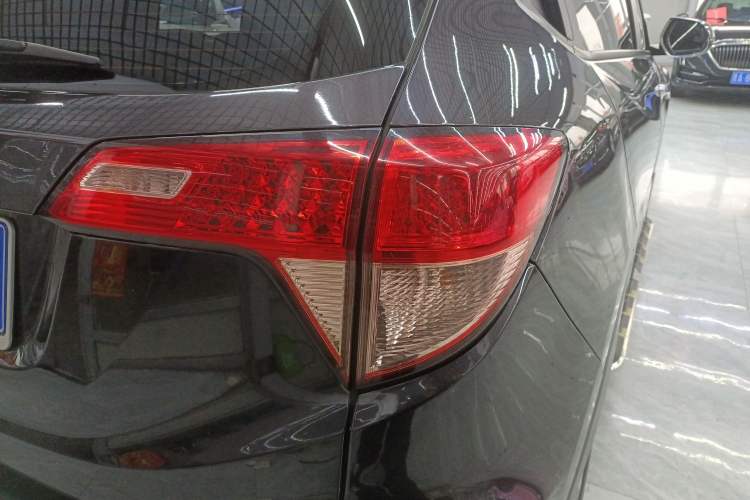 Used Honda Vezel 2017 1.5L CVT 2WD Comfort Model Exterior 6