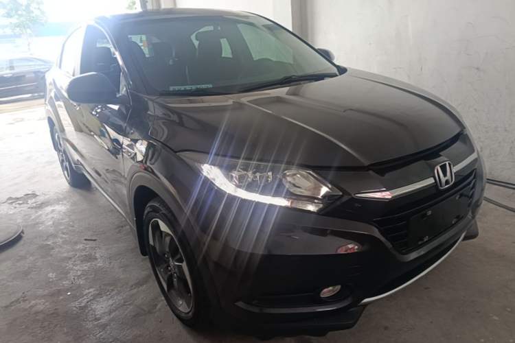 Used Honda Vezel 2017 1.8L CVT Front-Wheel Drive Pioneer Edition Front Right 45 Deg