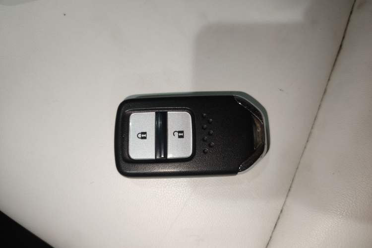 Used Honda Vezel 2017 1.8L CVT Front-Wheel Drive Pioneer Edition Interior 1