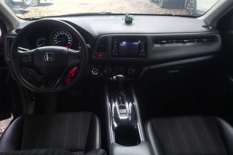 Used Honda Vezel 2017 1.8L CVT Front-Wheel Drive Pioneer Edition Interior 2