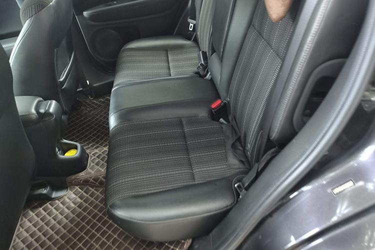 Used Honda Vezel 2017 1.8L CVT Front-Wheel Drive Pioneer Edition Interior 4