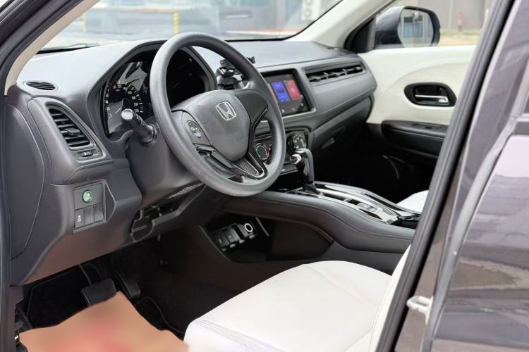 Used Honda Vezel 2017 1.8L CVT Front-Wheel Drive Pioneer Edition Interior 4