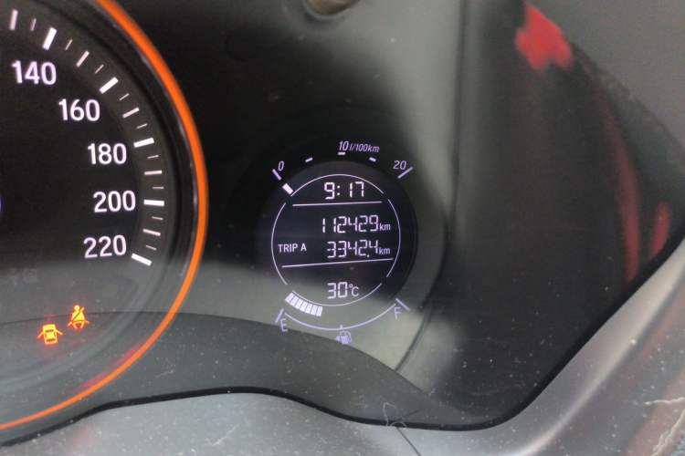 Used Honda Vezel 2017 1.8L CVT 2WD Elite Model Odometer Close Up