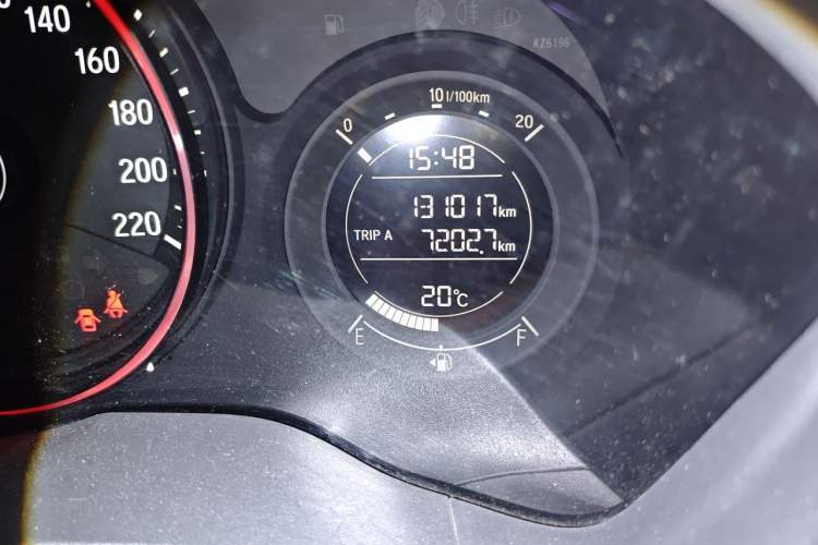 Used Honda Vezel 2017 1.8L CVT 2WD Elite Model Odometer Close Up