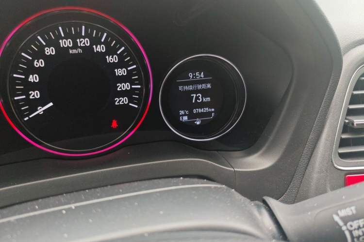Used Honda Vezel 2017 1.8L CVT Two-Wheel Drive Luxury Model Odometer Close Up