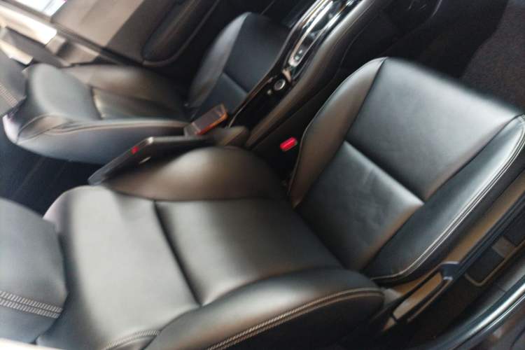 Used Honda Vezel 2017 1.5L CVT 2WD Comfort Model Right Front Seat