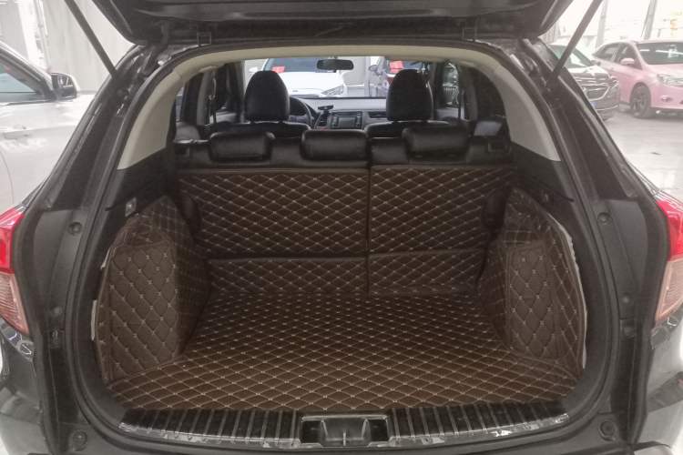 Used Honda Vezel 2017 1.5L CVT 2WD Comfort Model Trunk