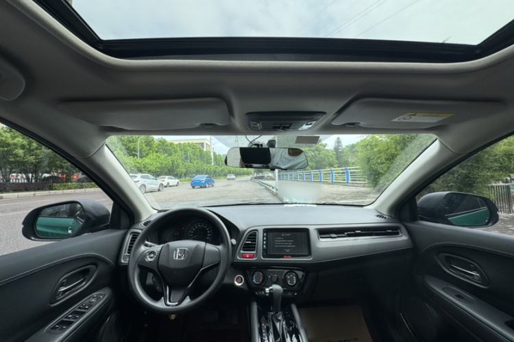 Used Honda Vezel 2017 1.8L CVT Front-Wheel Drive Pioneer Edition Interior 4