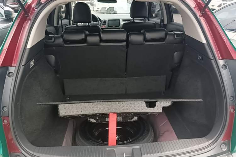 Used Honda Vezel 2017 1.8L CVT Front-Wheel Drive Pioneer Edition Trunk