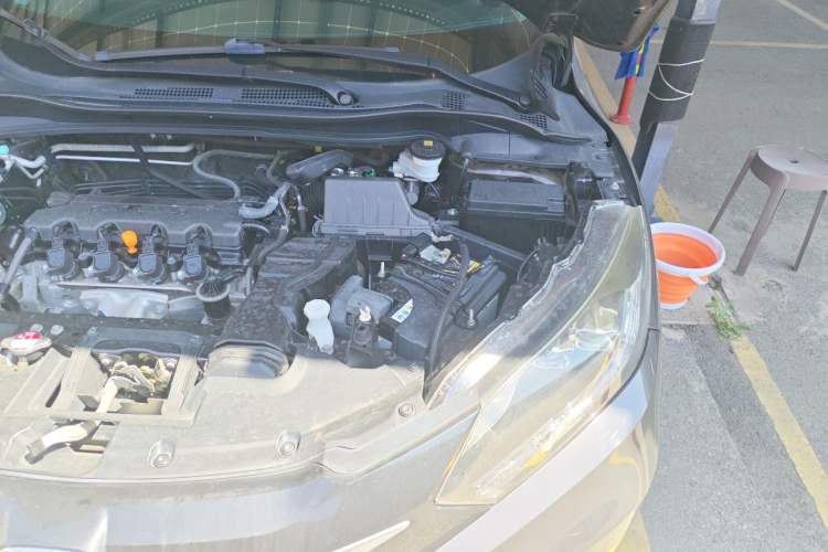 Used Honda Vezel 2017 1.8L CVT Front-Wheel Drive Pioneer Edition Engine Bay Left